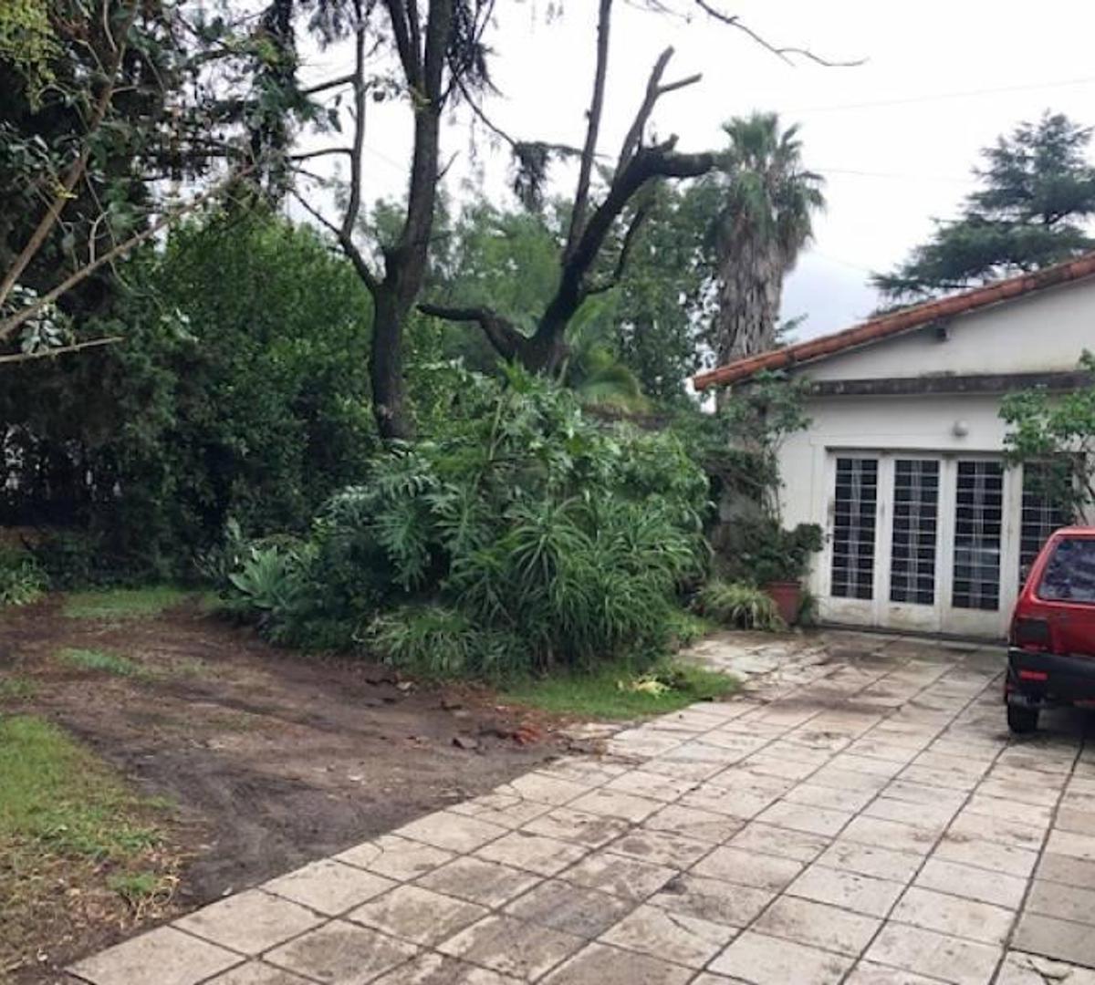 En Venta. Excelente Esquina Comercial. Amplia Casa con 7 Dor 3