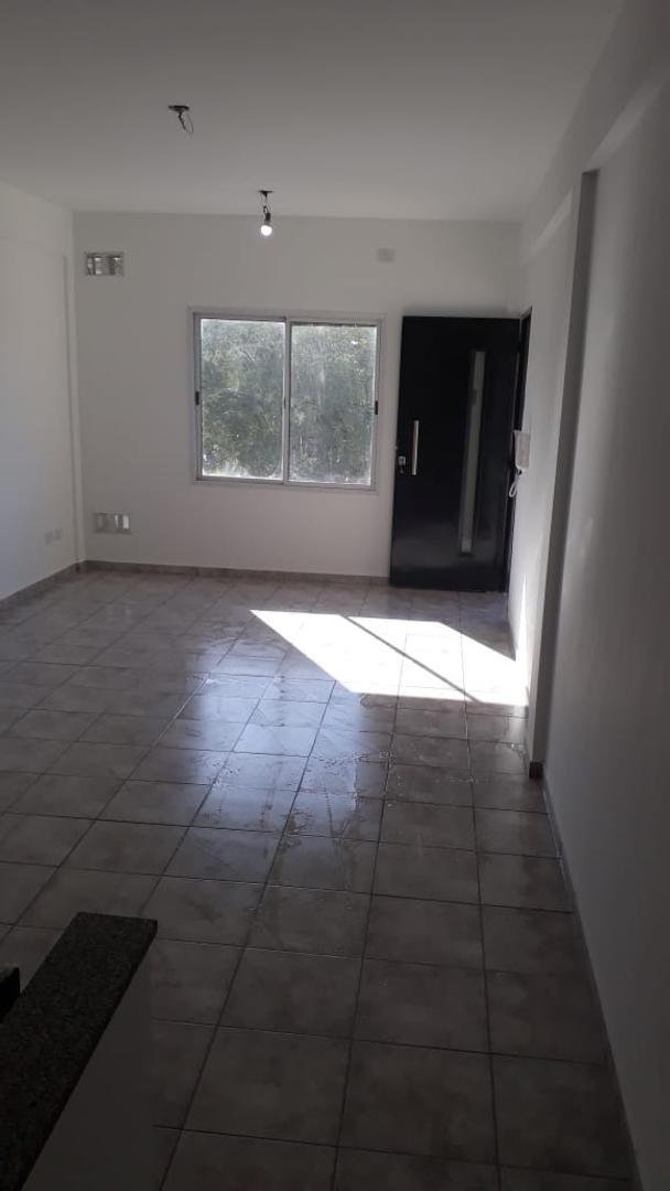 Venta Departame 2 Ambientes con Cochera - José C Paz 3
