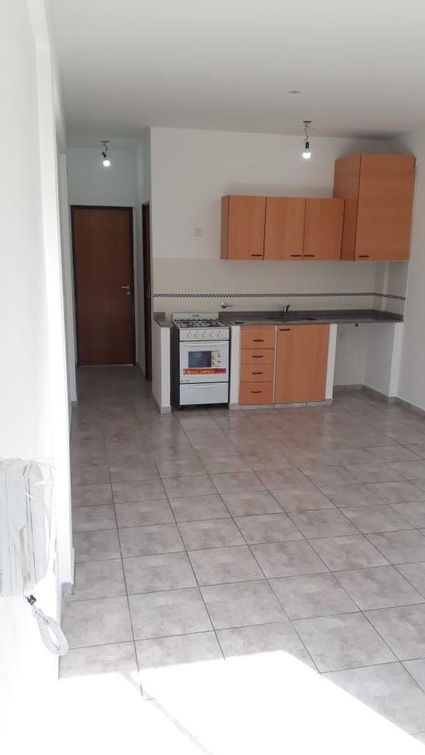 Venta Departame 2 Ambientes con Cochera - José C Paz 5