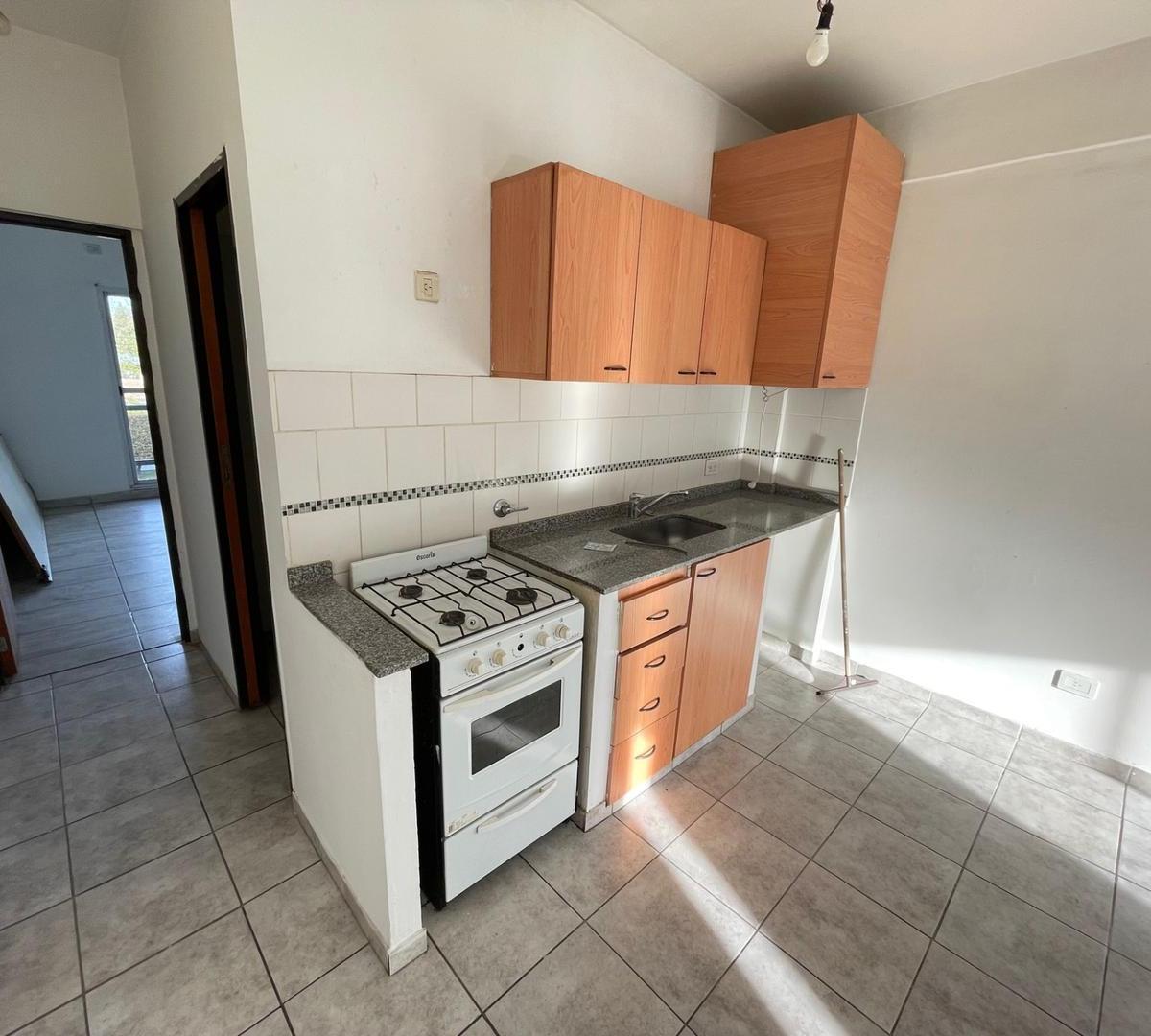 Venta Departame 2 Ambientes con Cochera - José C Paz 5