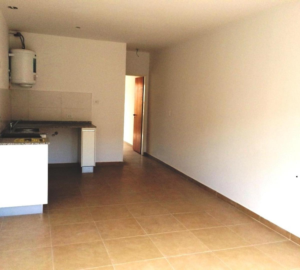 Venta. Dpto. 2 Amb. Planta Alta con Cochera - San Miguel 4