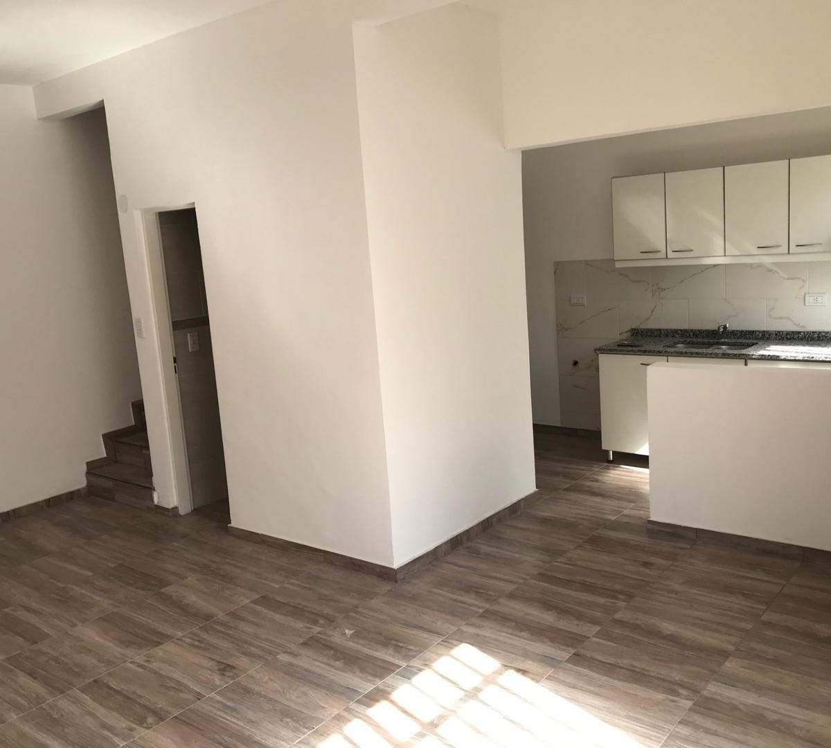 Duplex en Venta con Cochera, San Miguel! 2