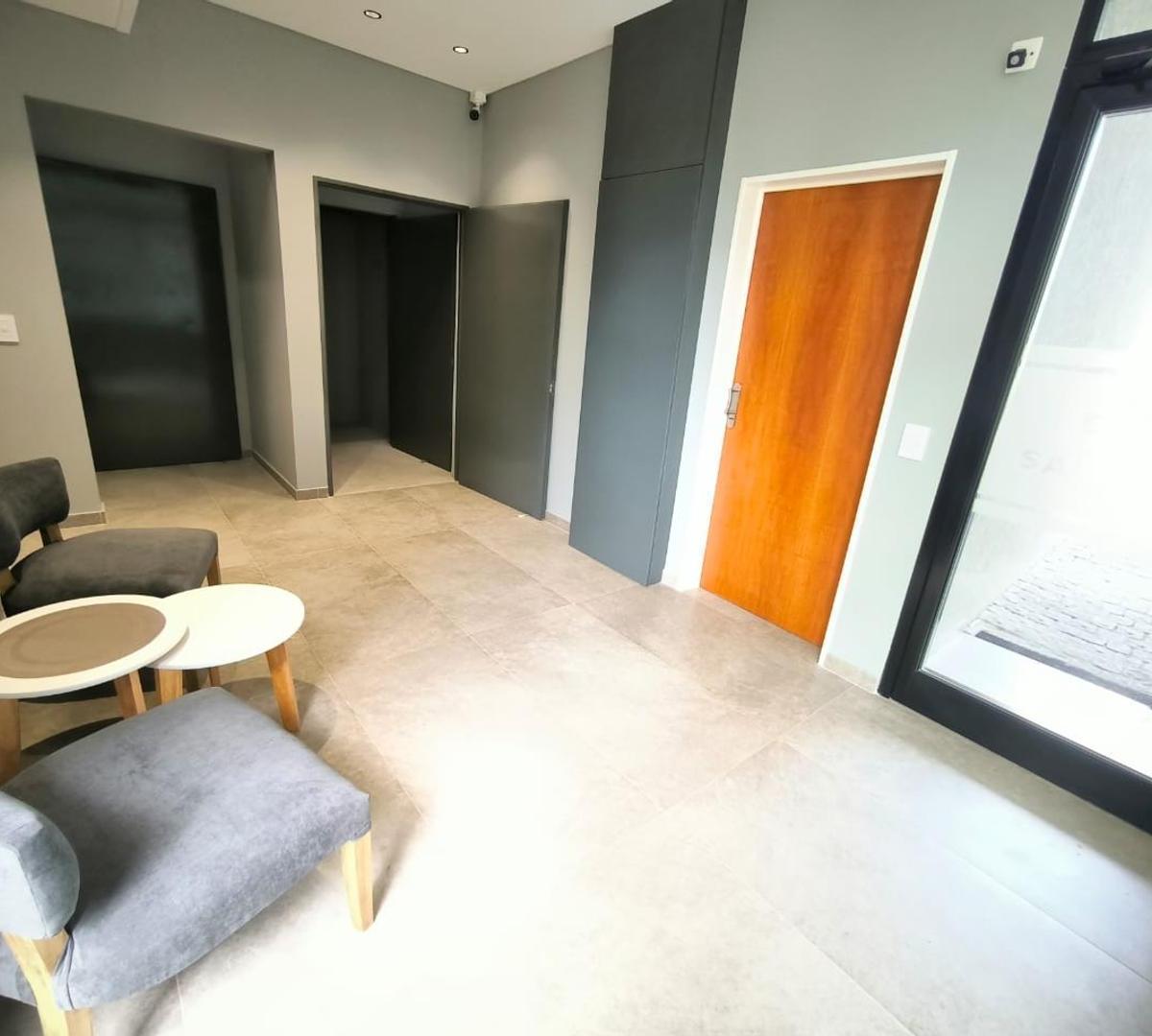 Departamento 3 Ambientes con Cochera en Venta en San Miguel 2