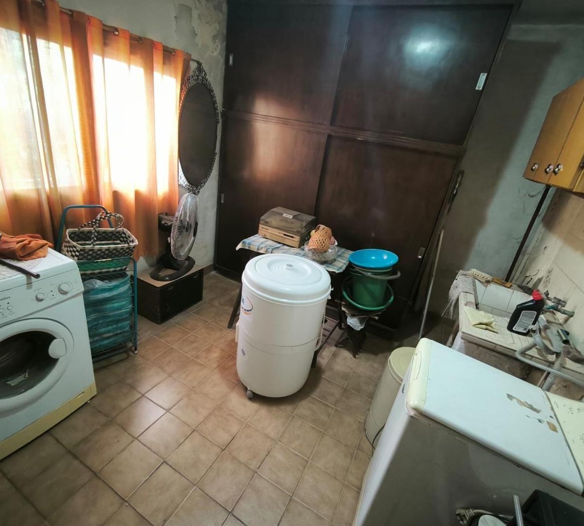 CASA EN VENTA EN JOSE C. PAZ A REFACCIONAR