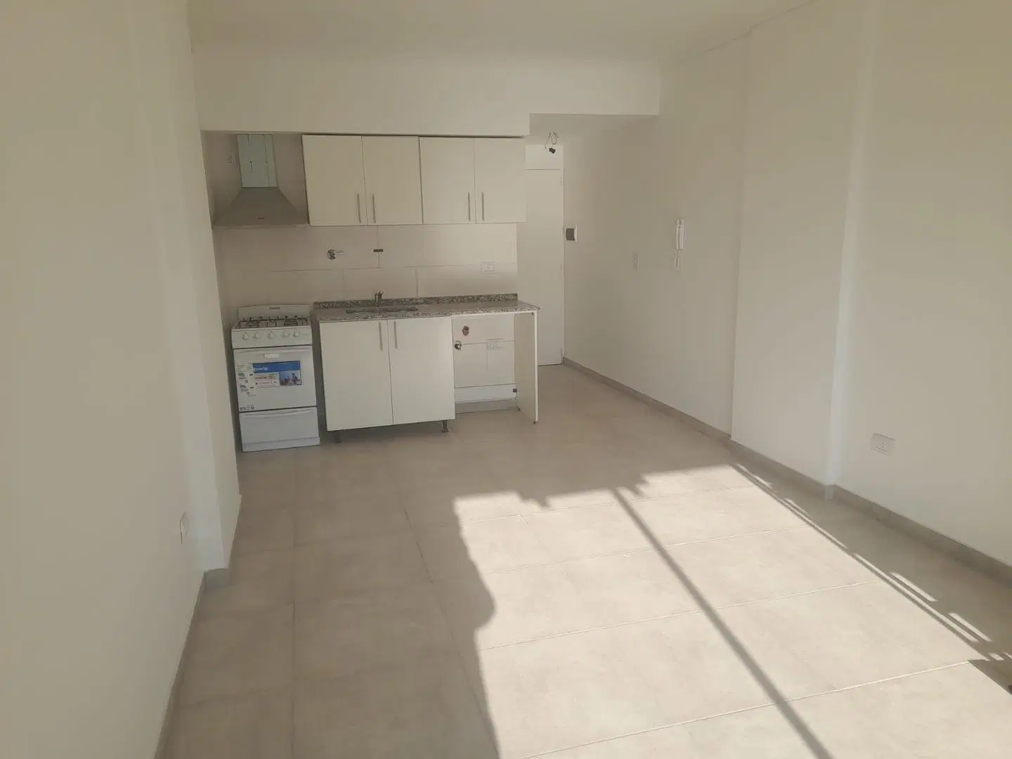 ALQUILER DE DPTO. MONOAMBIENTE C/ COCHERA EN MUÑIZ CENTRO 5