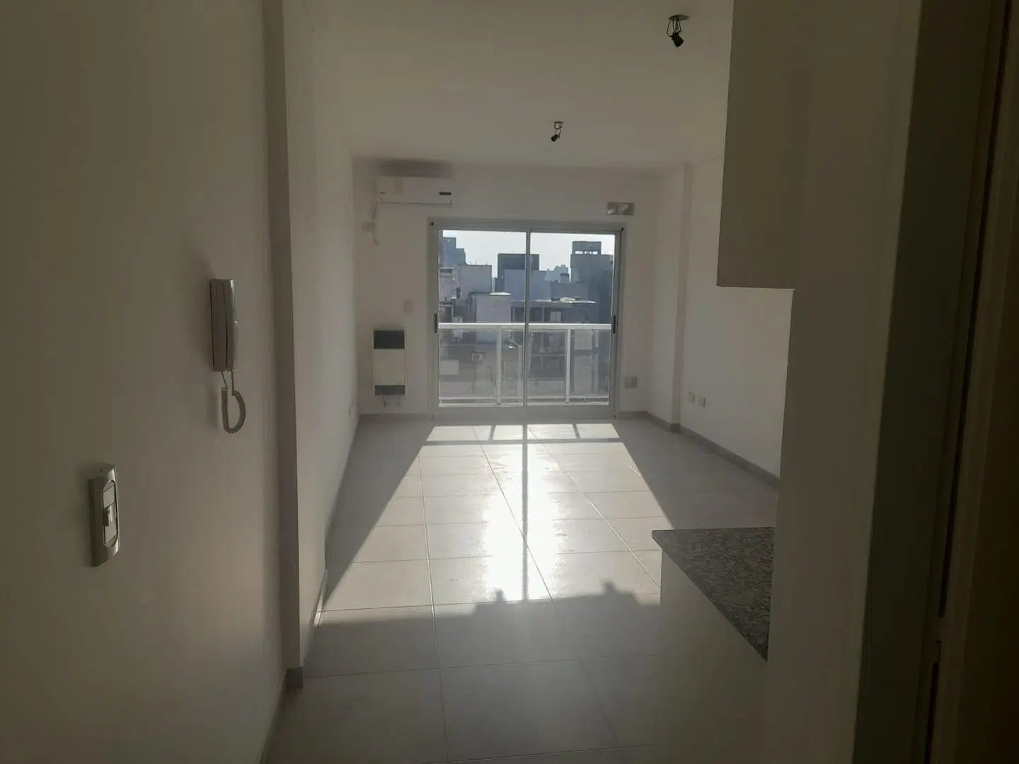 ALQUILER DE DPTO. MONOAMBIENTE C/ COCHERA EN MUÑIZ CENTRO 3