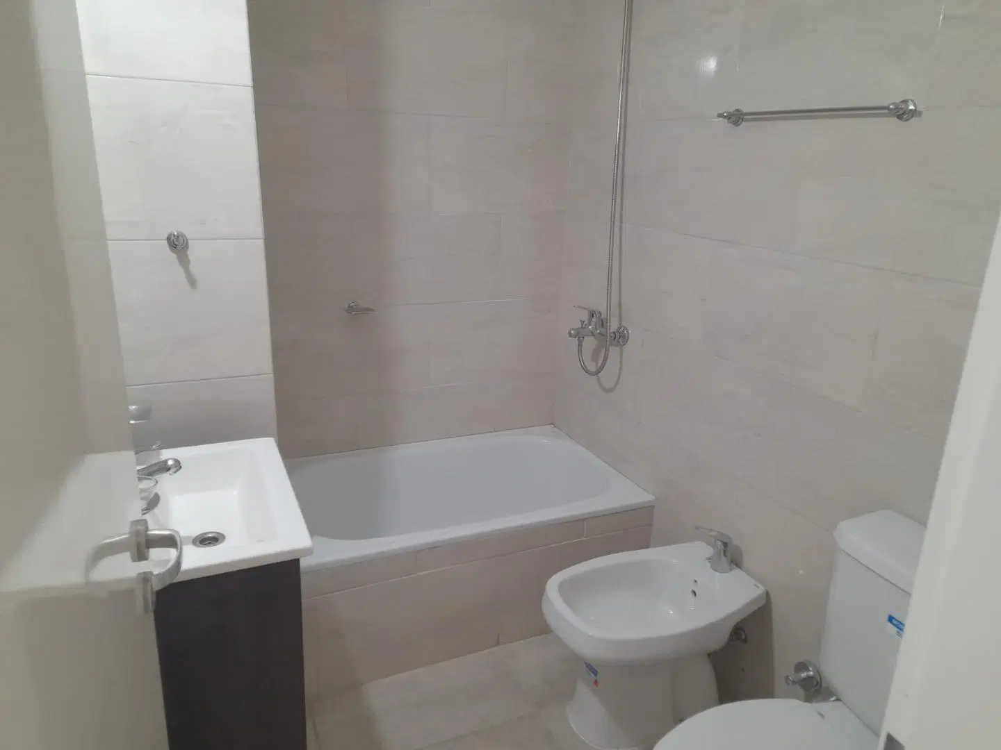 ALQUILER DE DPTO. MONOAMBIENTE C/ COCHERA EN MUÑIZ CENTRO 1