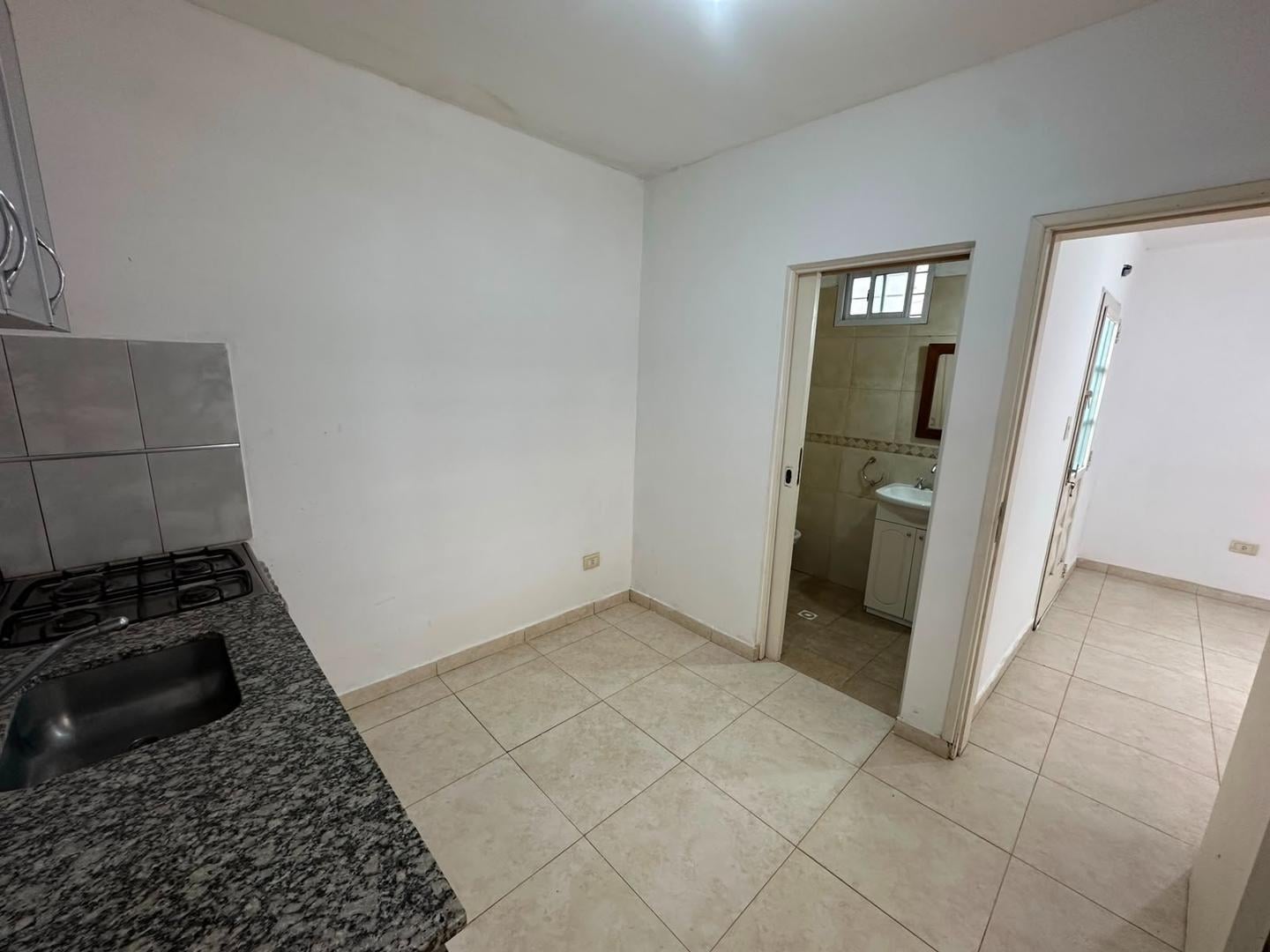Foto de EN ALQUILER. DUPLEX 3 AMBIENTES C/ COCHERA - SAN MIGUEL, imagen 4