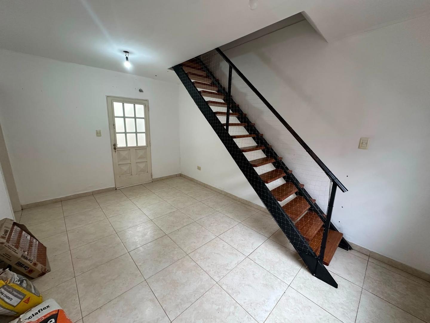 Foto de EN ALQUILER. DUPLEX 3 AMBIENTES C/ COCHERA - SAN MIGUEL, imagen 3