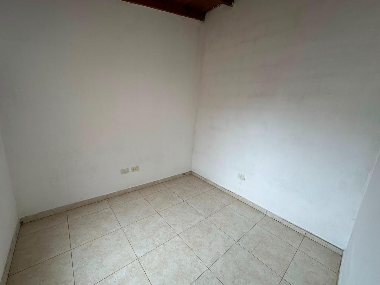 Foto de EN ALQUILER. DUPLEX 3 AMBIENTES C/ COCHERA - SAN MIGUEL, imagen 2