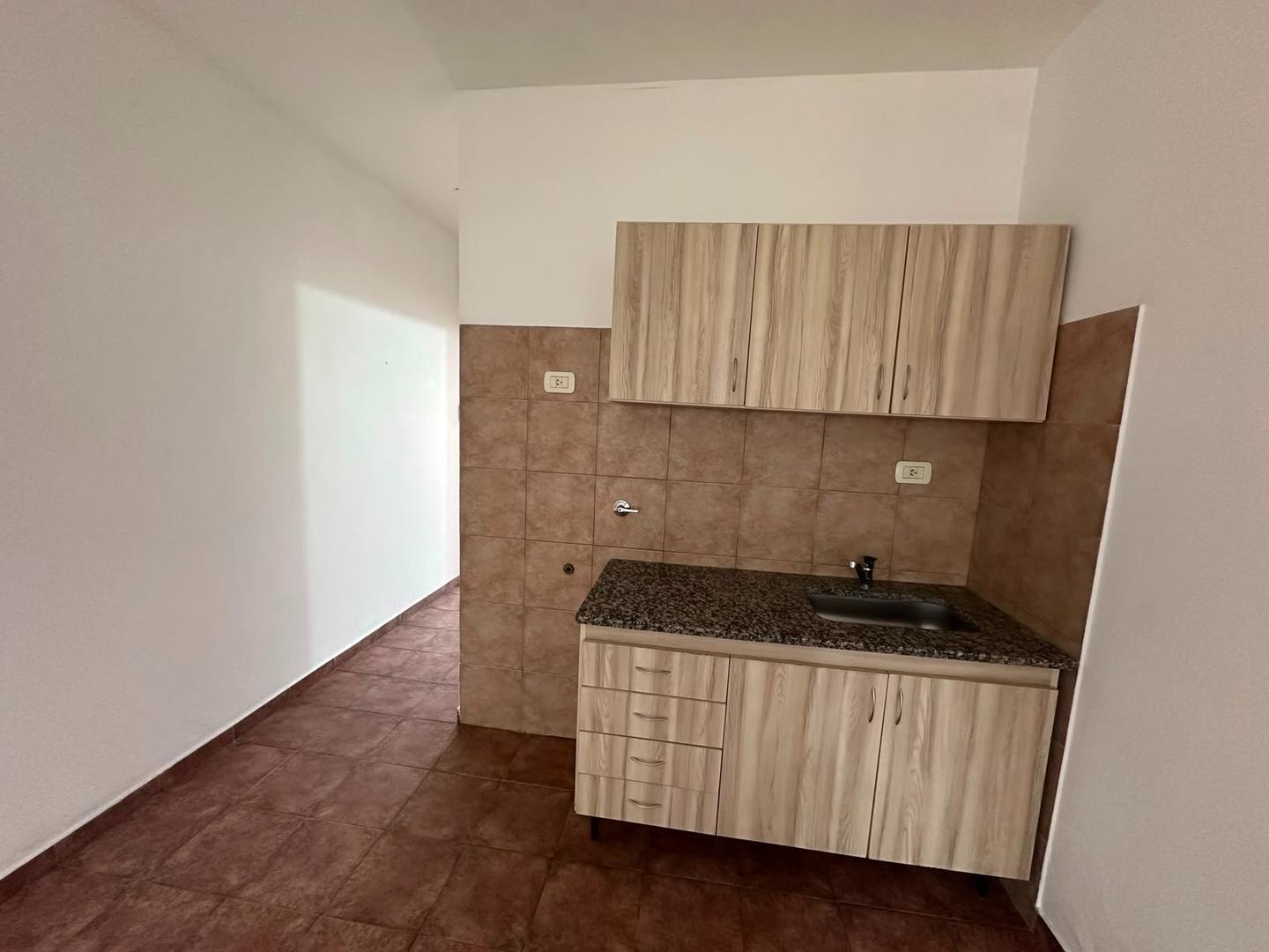 Foto de DEPARTAMENTO EN ALQUILER - 2 AMBIENTES EN JOSÉ C. PAZ, imagen 2