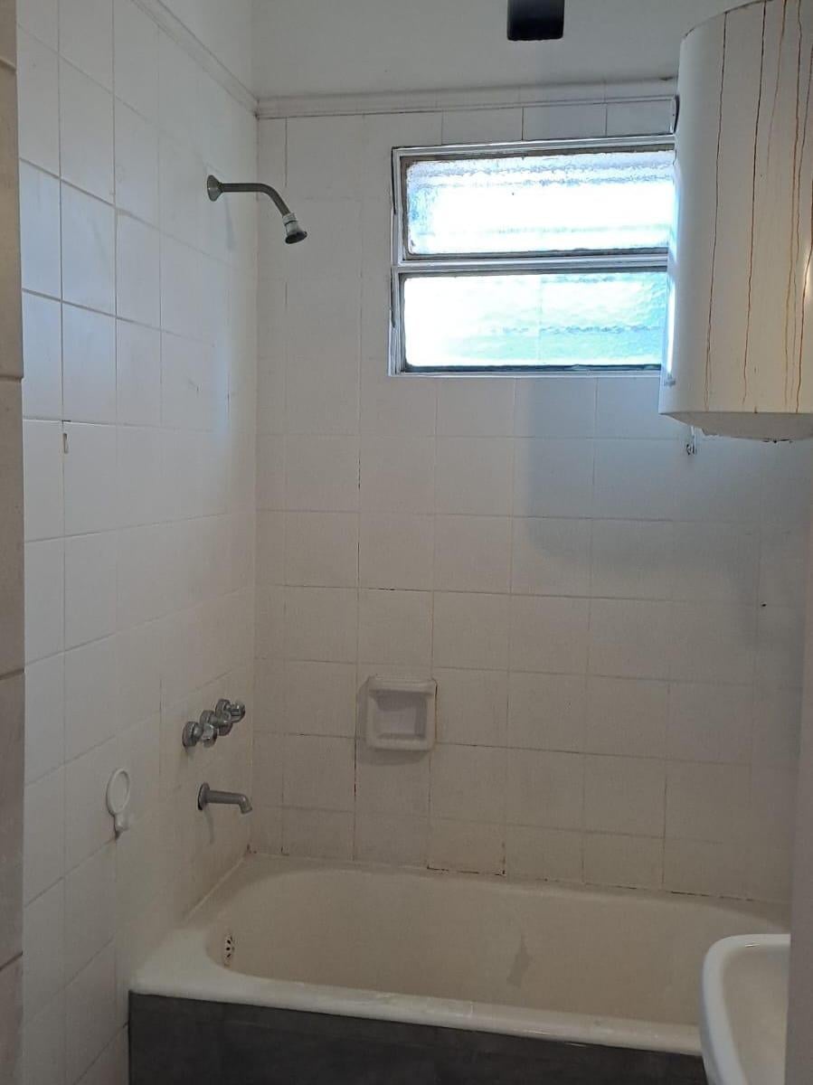 Foto de PH Frente- Sin Expensas- Av.Rio Janeiro 987-Patio- 70m2- whatsapp, imagen 2