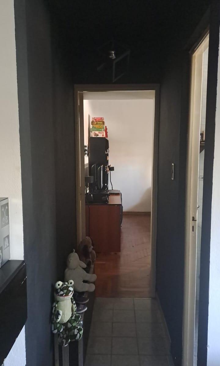 Amplio 2amb Av Rivadavia 11064 Piso 1 X Esc. Muy Baja Expensa 5