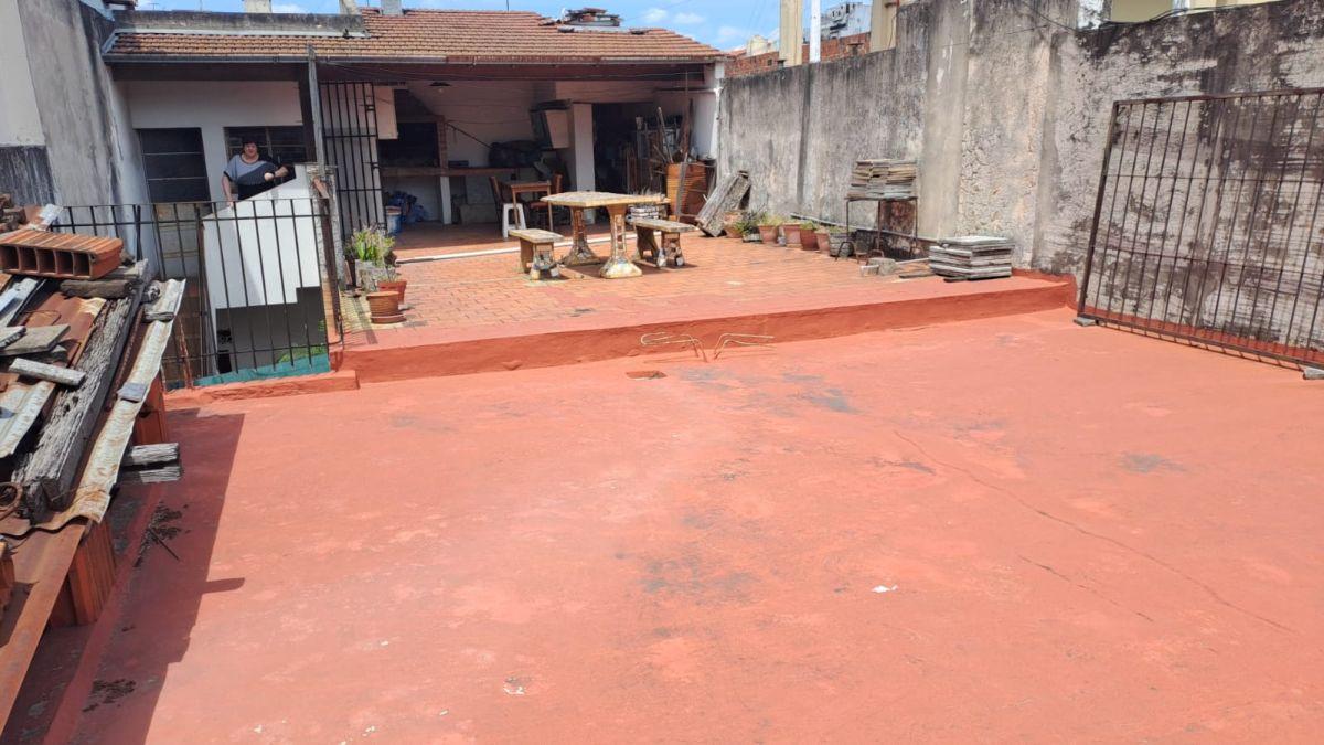 Foto de Casa en terreno propio- Garage- Terraza- Parrilla- a media cuadra Av, imagen 2