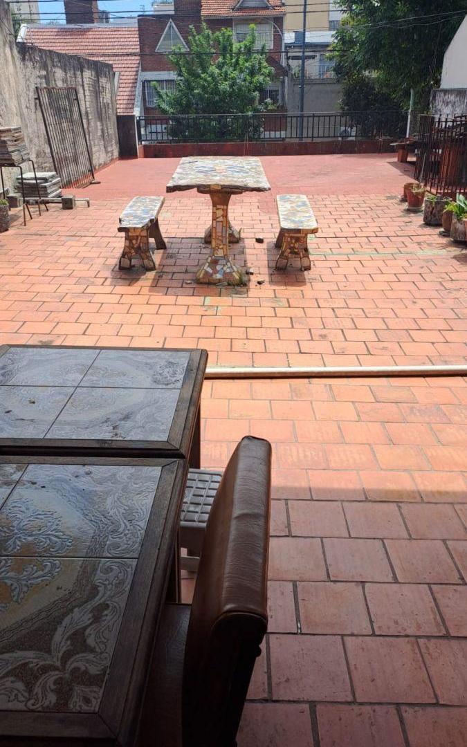 Casa en terreno propio- Garage- Terraza- Parrilla- a media cuadra Av José María Moreno