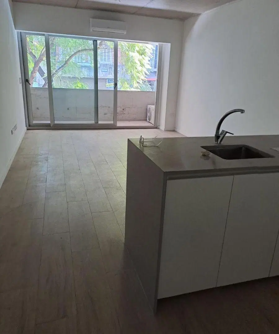 Monoambiente Amplio Divisible 45m2- Categoría- Balcón frente- a Estrenar- Cerca Av Santa Fe y Subte 3