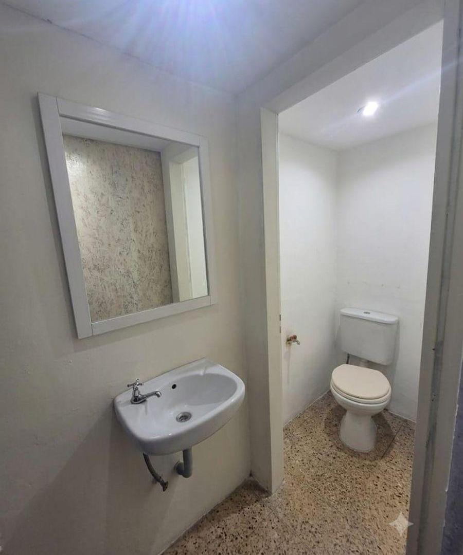 Foto de LOCAL SIN EXPENSAS- 50M2 PLANTA BAJA- A UNA CUADRA AV DIRECTORIO, imagen 5
