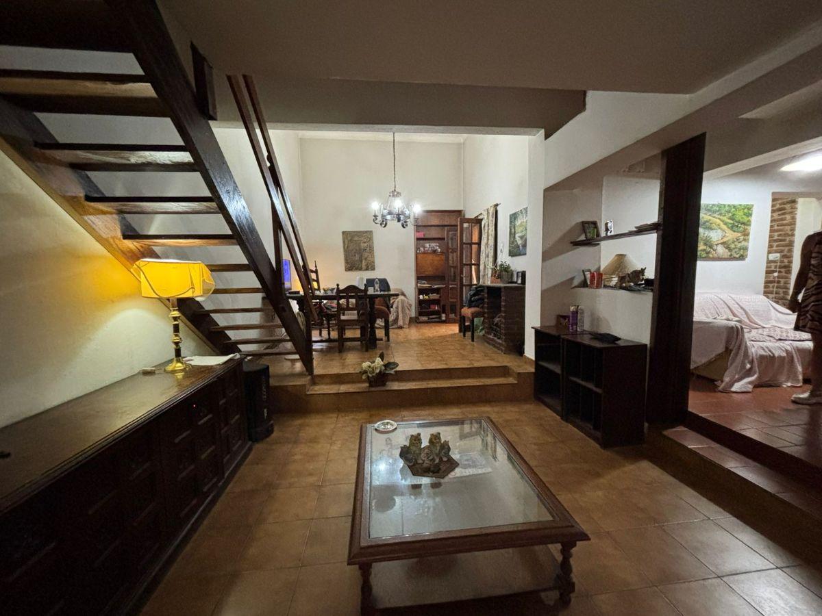 Foto de Sólida Casa de 4 Ambientes en Flores | Gran Potencial y Calidad, imagen 2