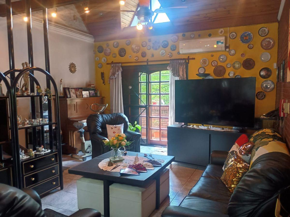 Foto de Espectacular!! 2 casas en PB y 1er piso. 10 amb con local, garage para, imagen 2