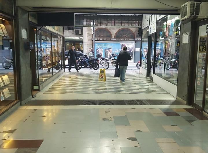 Oficina Comercial de 28 m² Amoblada SE ALQUILA 4