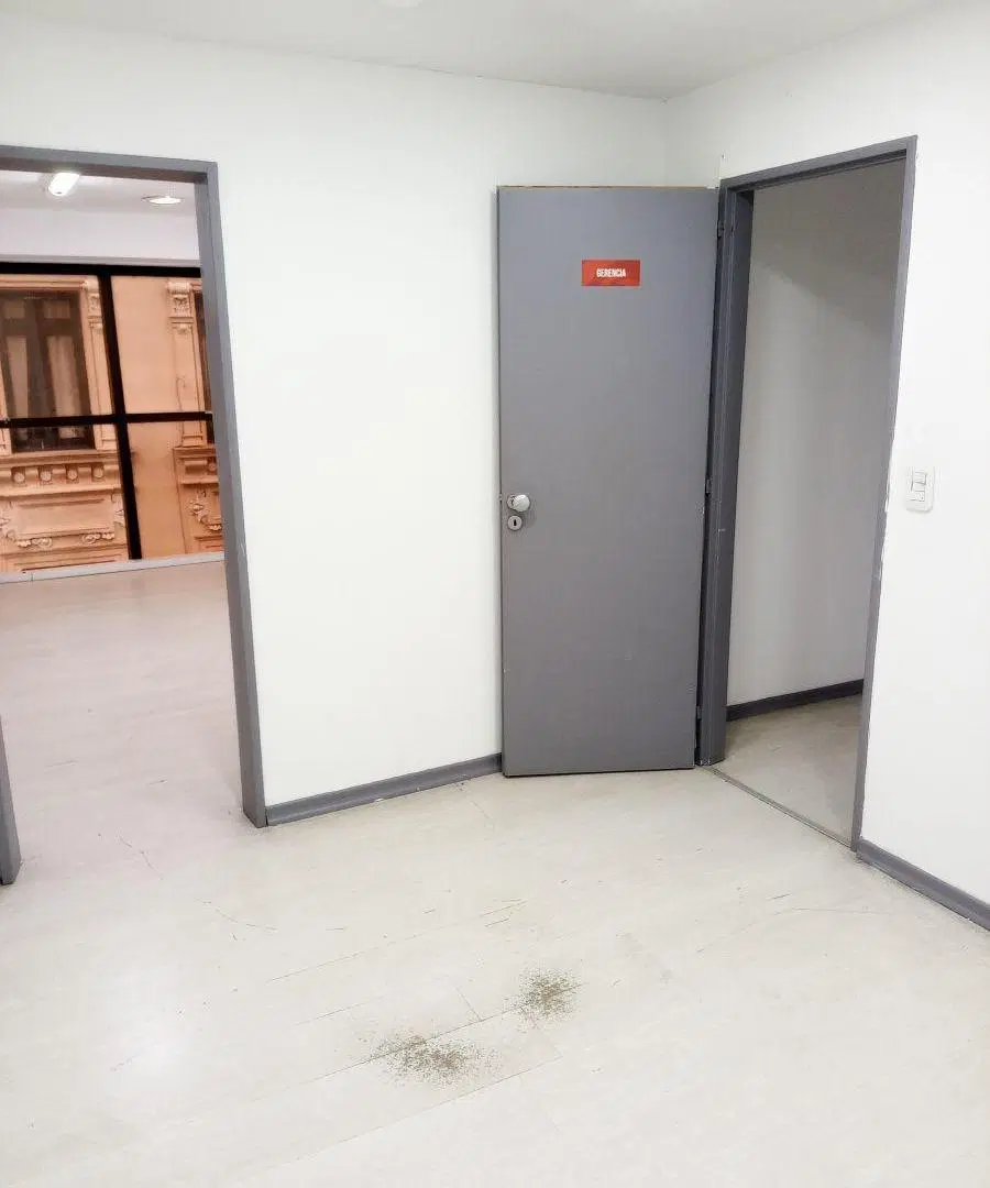 Oficina Comercial en Alquiler 127 m² Excelente Ubicación 6 Ambientes 5