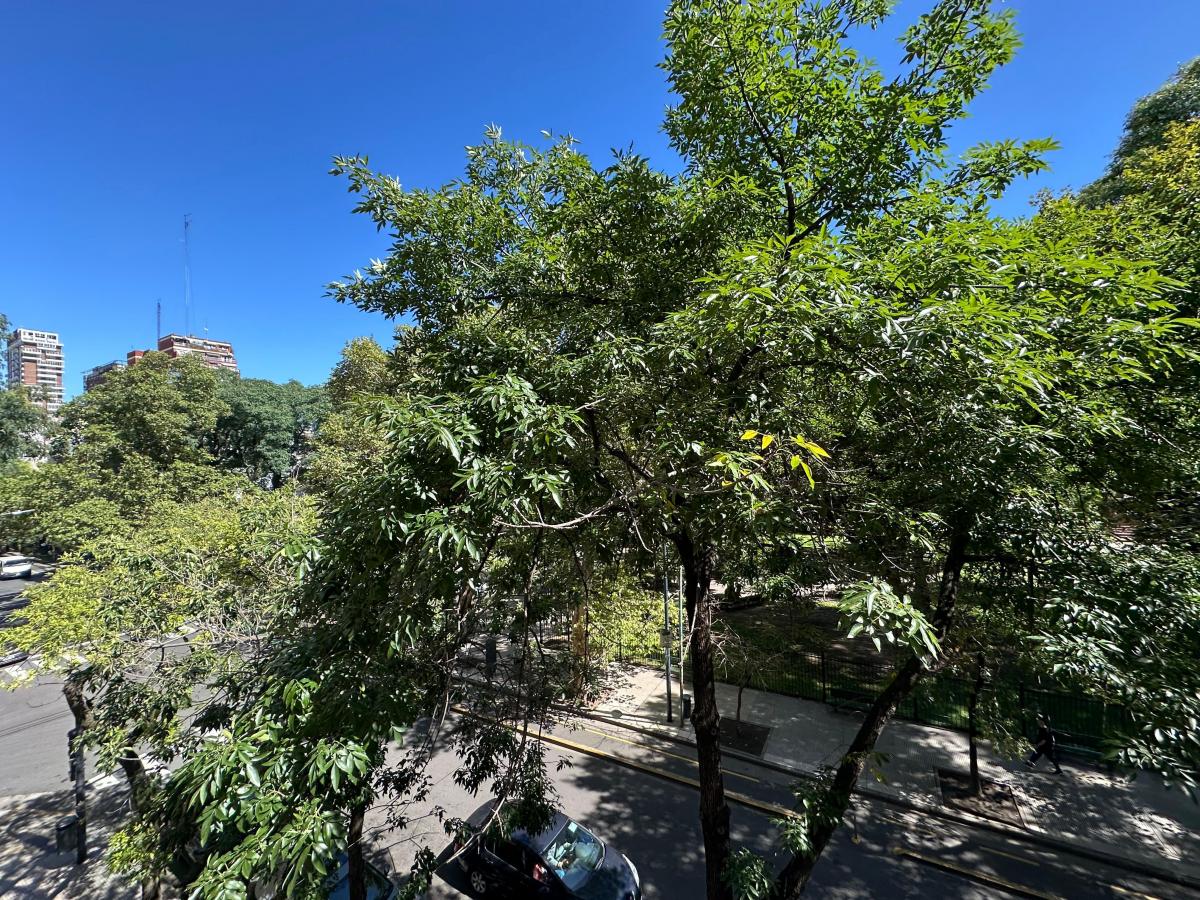 Piso Unico con Balcon Terraza y Patio en Pleno Belgrano Frente a La Plaza 3