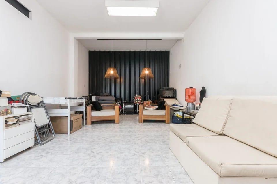 Casa en venta con 3 dormitorios, piscina y fondo libre en Temperley este, 300m2 totales, 200 cubiert