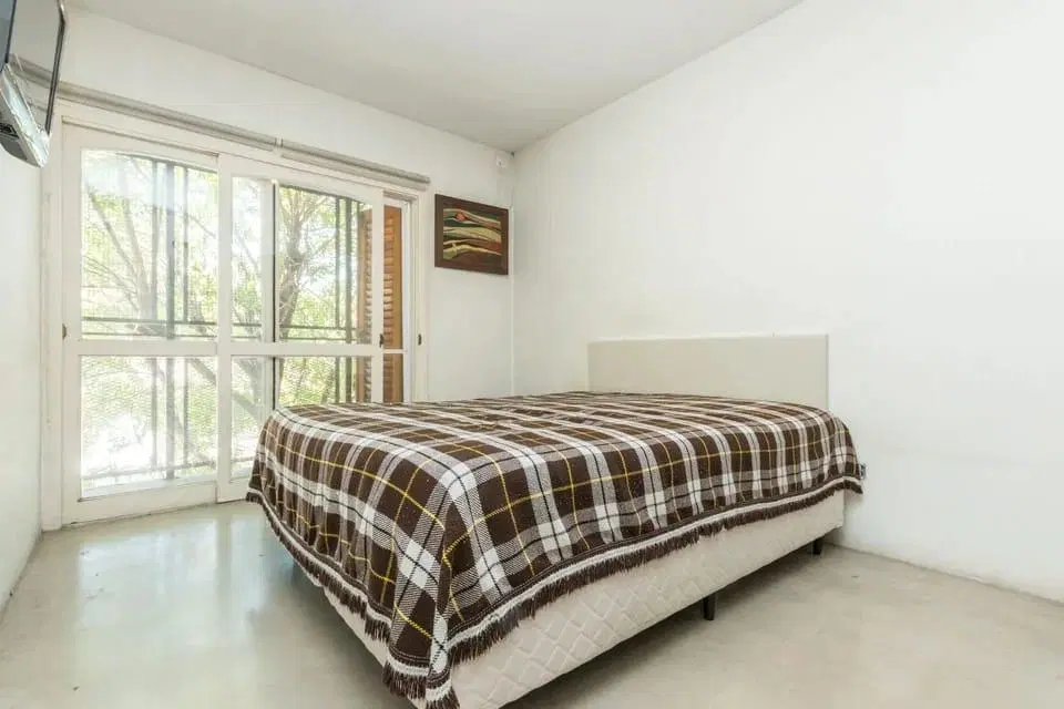 Casa en venta con 3 dormitorios, piscina y fondo libre en Temperley este, 300m2 totales, 200 cubiert 1