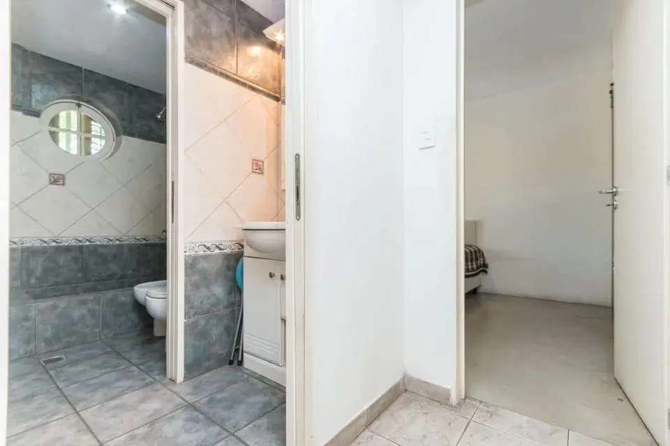 Casa en venta con 3 dormitorios, piscina y fondo libre en Temperley este, 300m2 totales, 200 cubiert 3