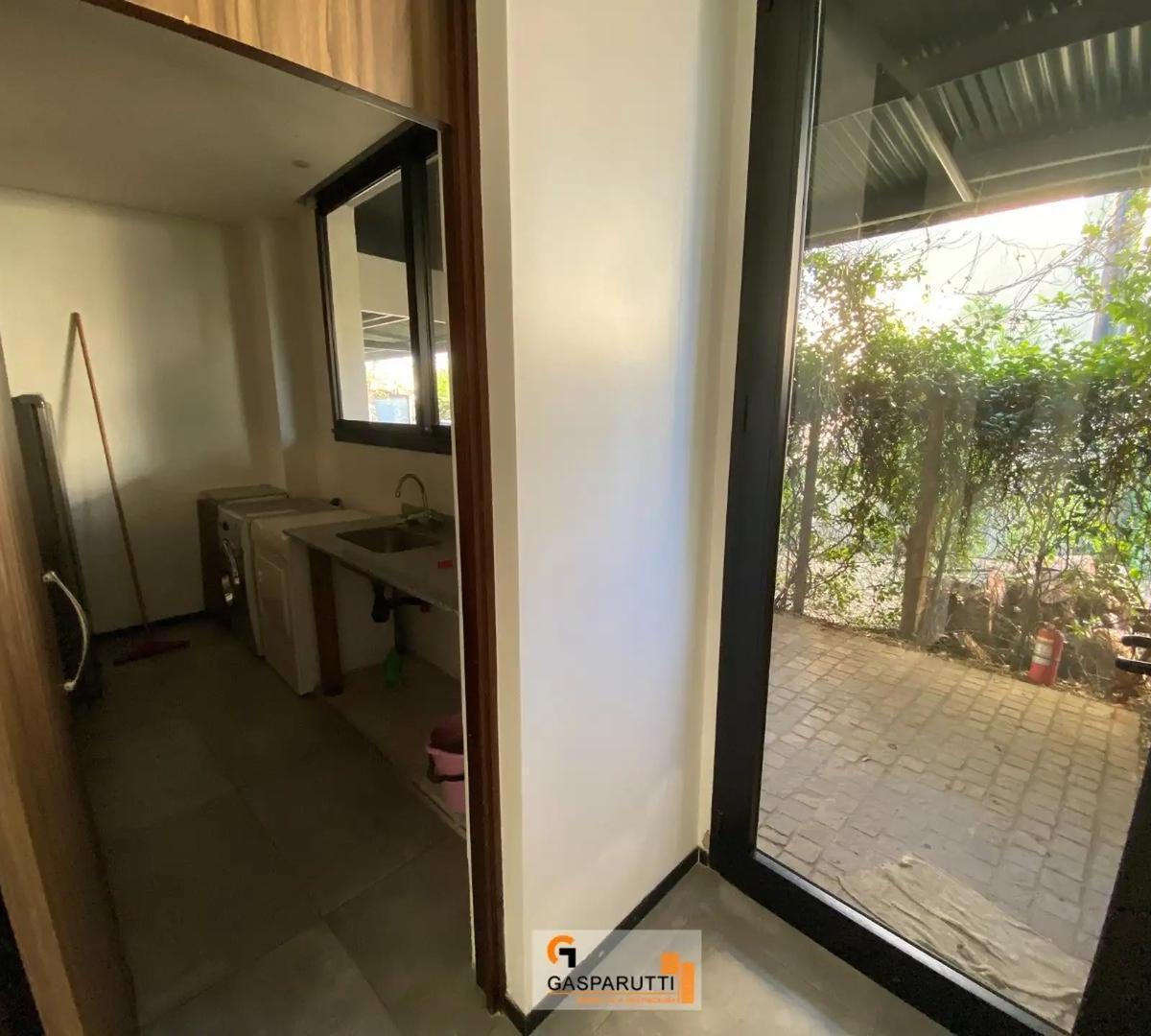Casa en Venta en Barrio Septiembre, 6 Ambientes con Pileta!