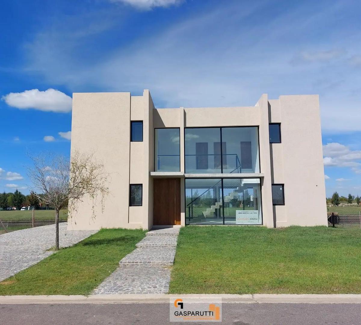 Casa en Venta en El Naudir a La Laguna! 4 Dorm. con Pileta!