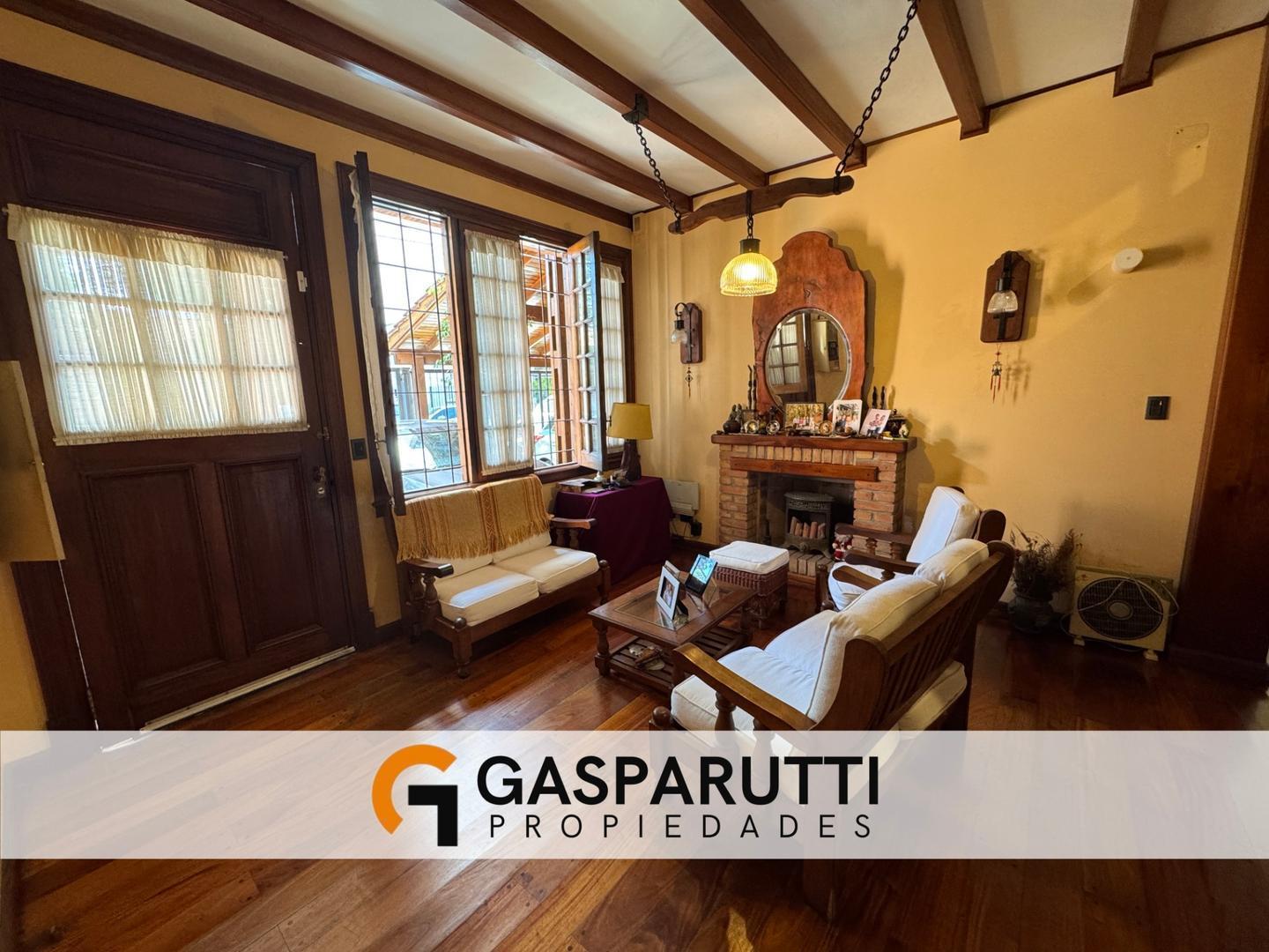 Casa en Venta en San Martín, 6 ambientes con Pileta!