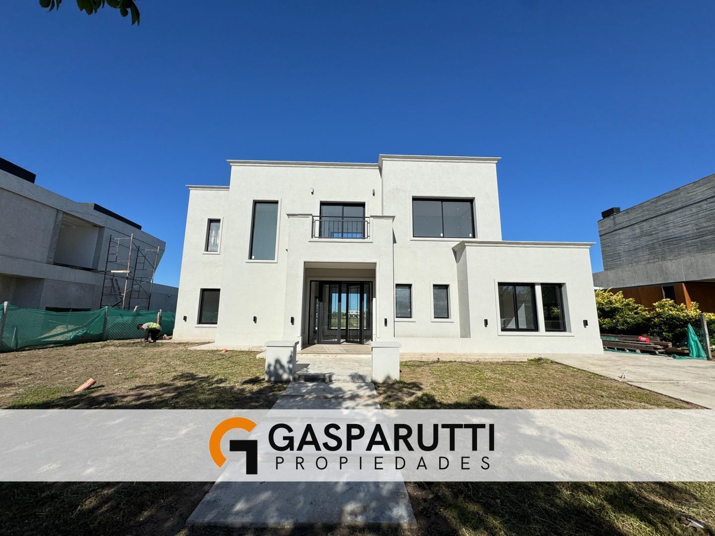 Casa en Venta Cantón Islas con Laguna y Golf