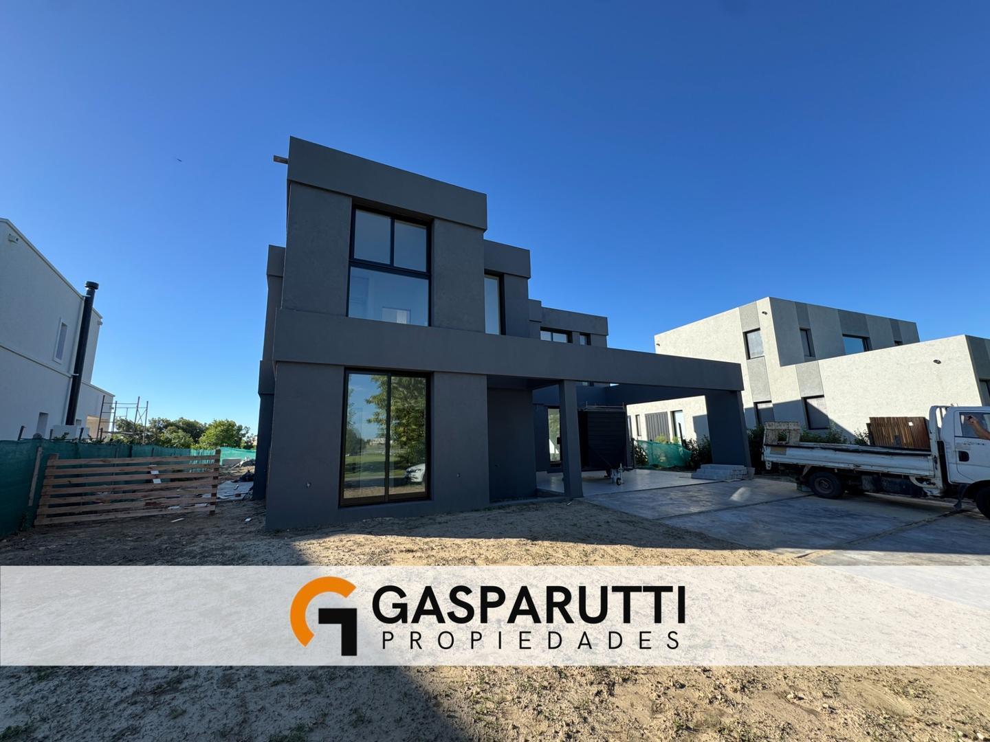 Casa en Venta en El Cantón con vista directa al GOLF