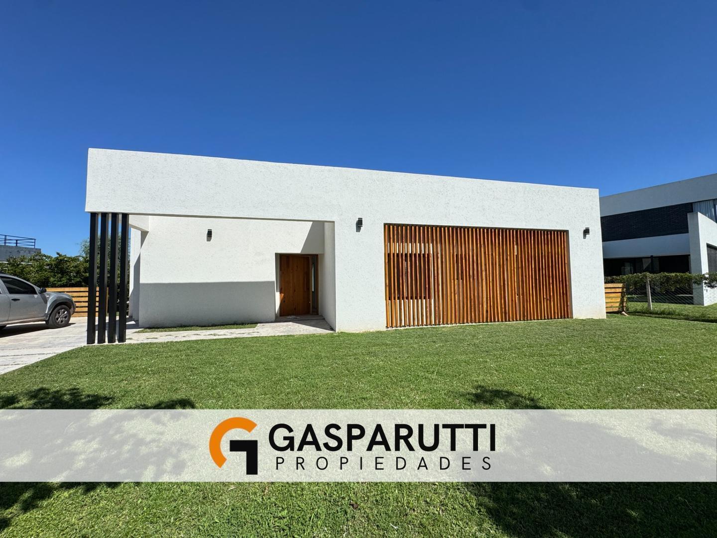 Casa en Venta en Cantón Norte, 3 dormitorios más escritorio