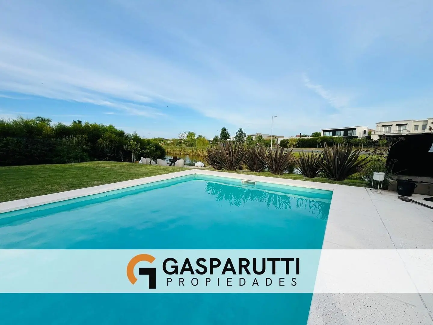 Casa en Venta en el Cantón Islas con Espejo de Agua 2