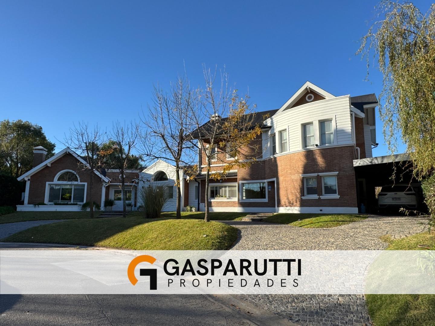 Casa en Venta en Barrio Septiembre. 4 Dormitorios con Pileta