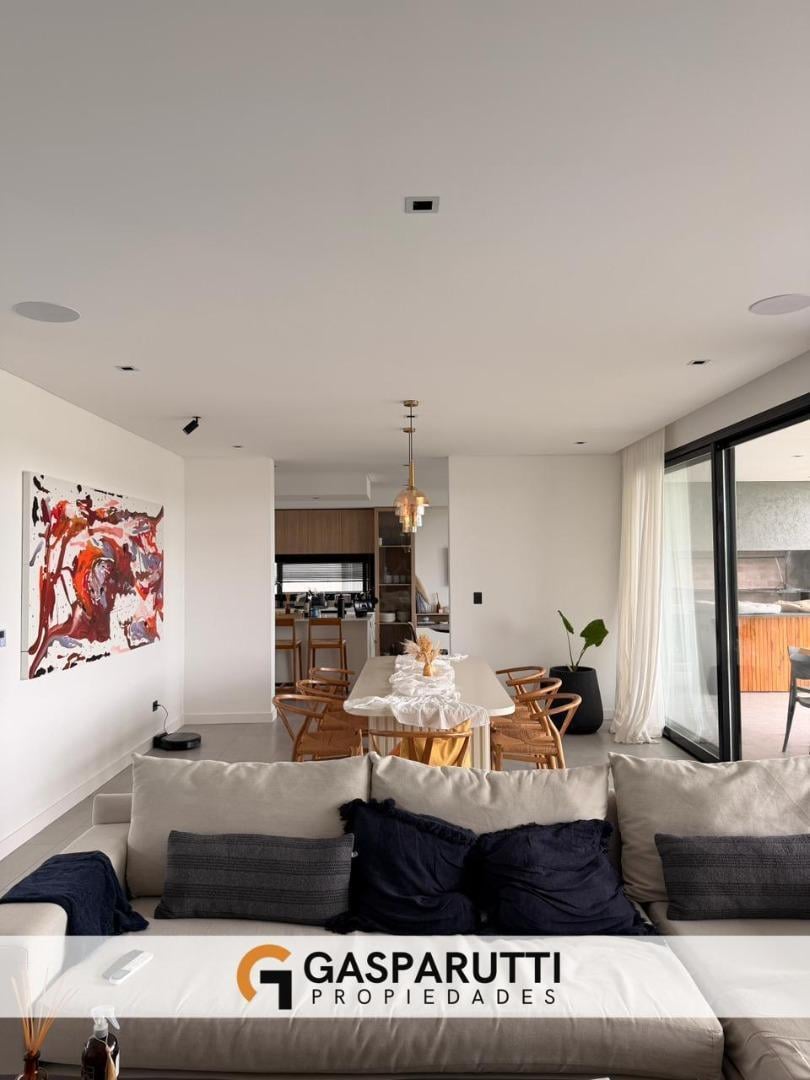 Foto de Casa en Venta en El Cantón con fondo al Golf, imagen 1