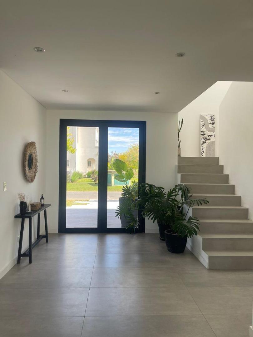 Foto de Casa en Venta en El Cantón con fondo al Golf, imagen 1