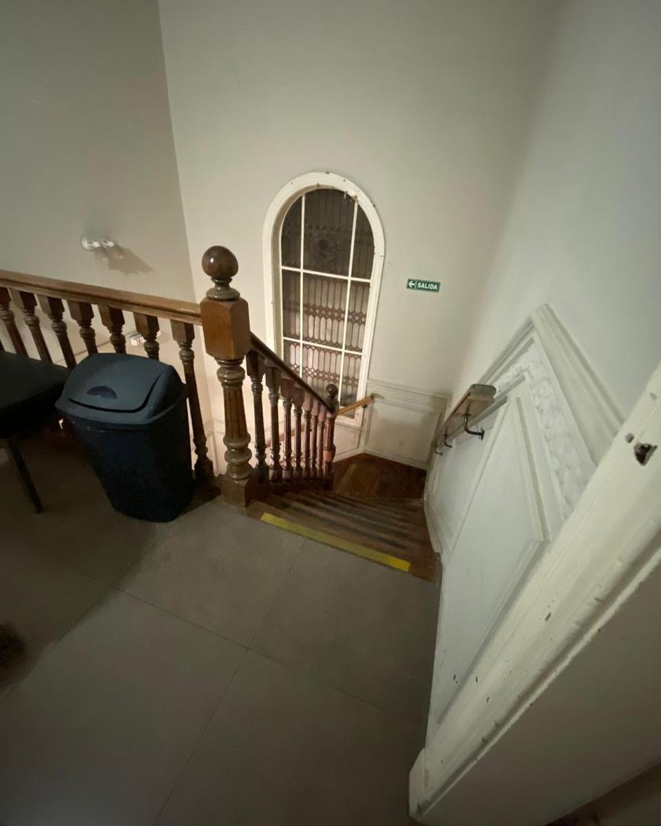 Hermosa Casa de Estilo - Vivienda o Profesional - Excelente Ubicación 2