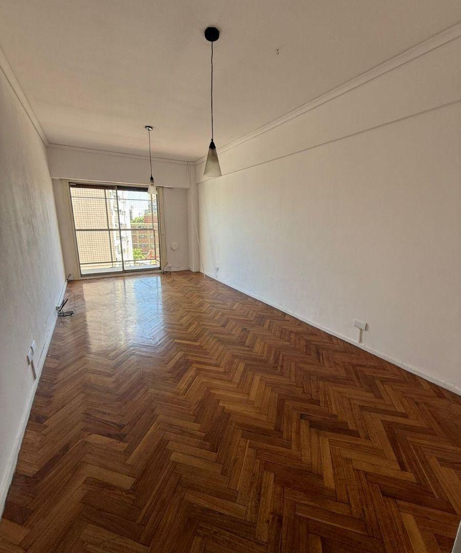 3 AMBIENTES – CONTRAFRENTE – BALCON – DEP. DE SERVICIO – MUY LUMINOSO