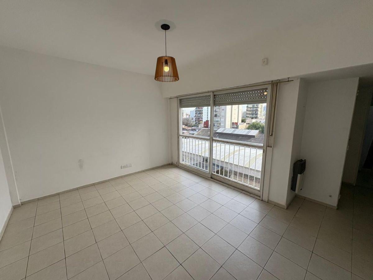 2 AMBIENTES - CONTRAFRENTE - BALCON FRANCES - MUY LUMINOSO
