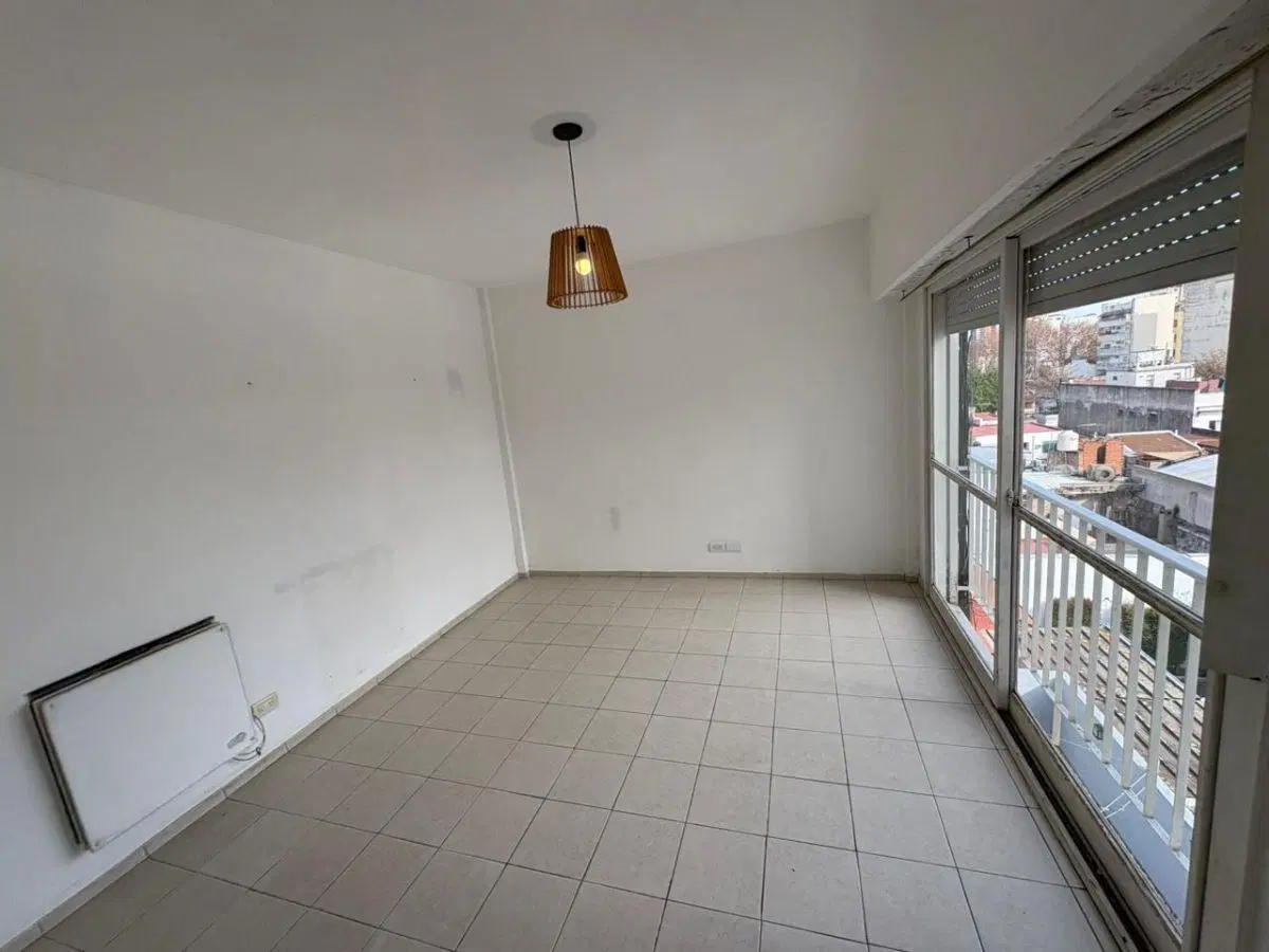2 AMBIENTES - CONTRAFRENTE - BALCON FRANCES - MUY LUMINOSO 1
