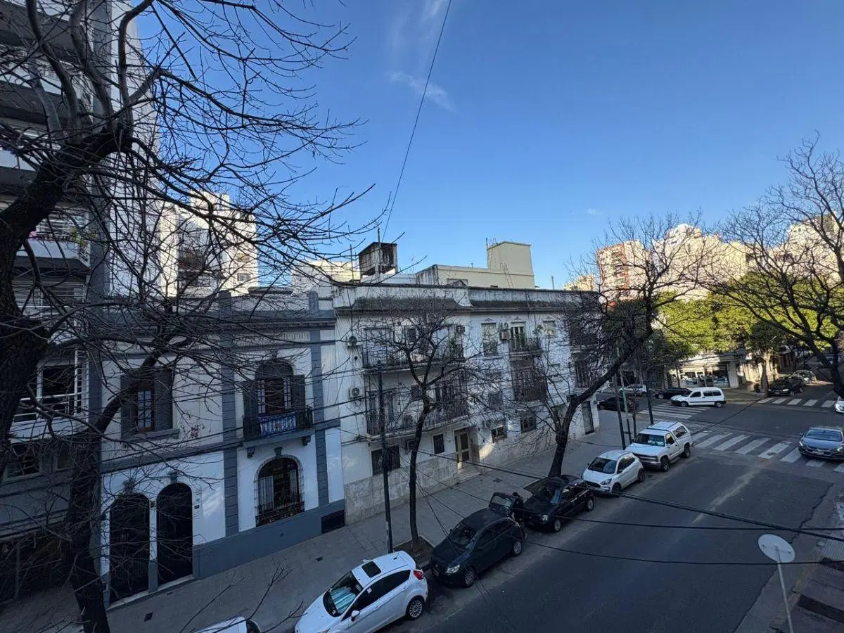 Semipiso 3 Ambientes - Al Frente - Balcón -Reciclado- Muy Luminoso 3