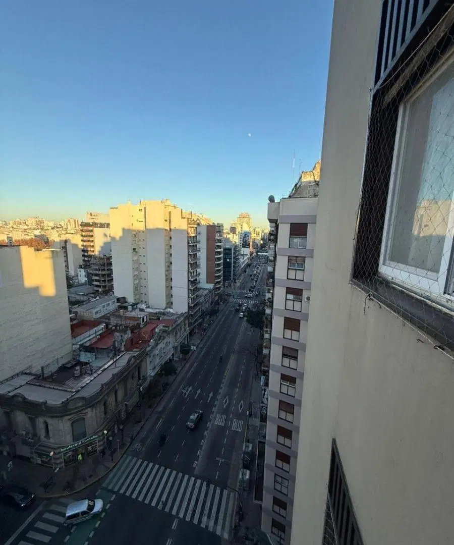 4 AMBIENTES - AL FRENTE - BALCON - MUY LUMINOSO - ESCELENTE UBICACION 8
