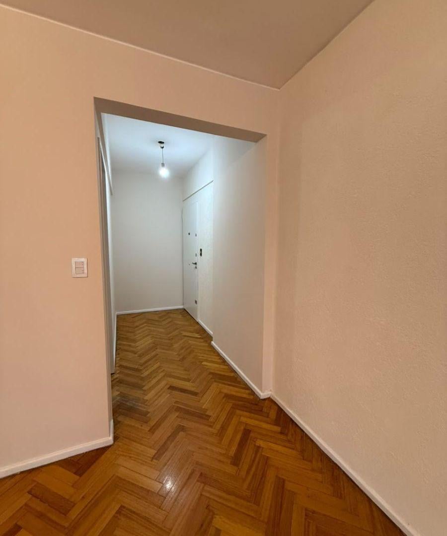 Foto de 3 AMBIENTES - CONTRAFRENTE - BALCON - DEP. DE SERVICIO - COCHERA, imagen 2