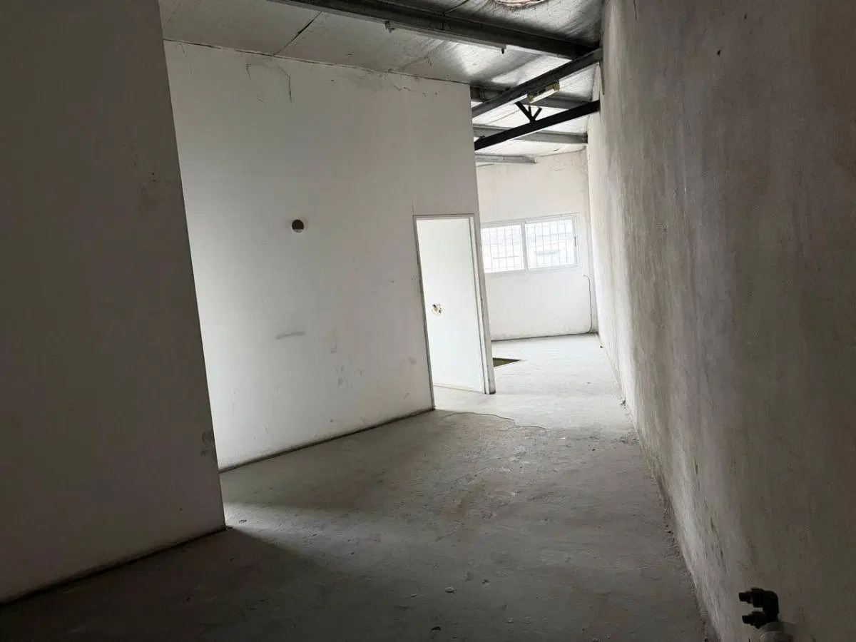 GALPON/LOCAL DE 132 M2 EN ZONA WARNES 8