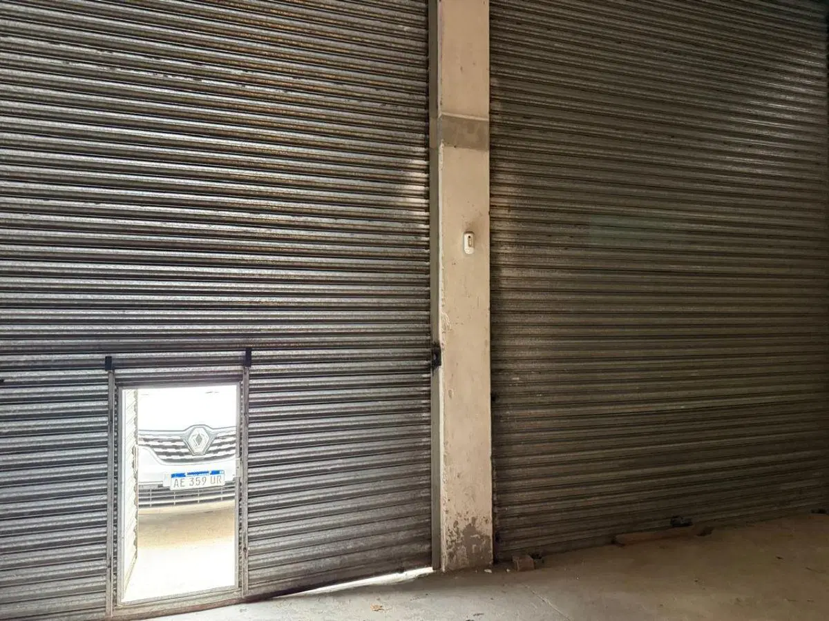 GALPON/LOCAL DE 132 M2 EN ZONA WARNES 2