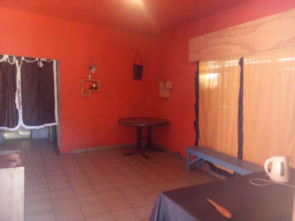 Venta de Casa con Locales en Gregorio de Laferrere,