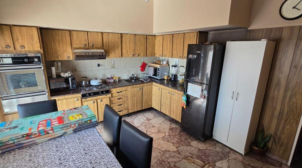 Foto de Venta de Casa 7 AMBIENTES O MAS en Villa Luzuriaga,, imagen 3